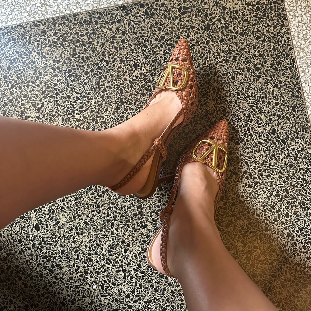 Stunning brown Valentino Woven Leather VLOGO Slingback😍
